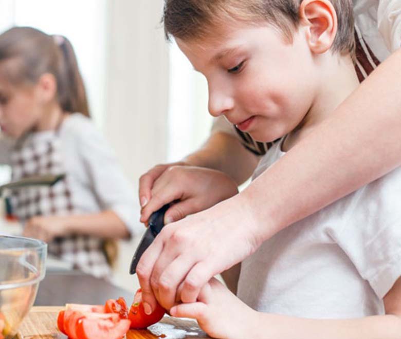 Mom’s Quick & Easy Kitchen Magic? Our 5 Themed Meal Tips